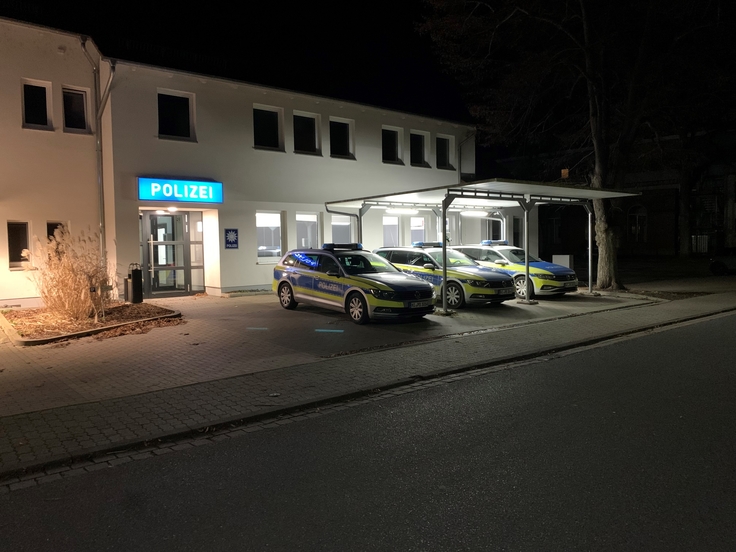 Polizeidienststelle PK Bad Salzdetfurth bei Nacht